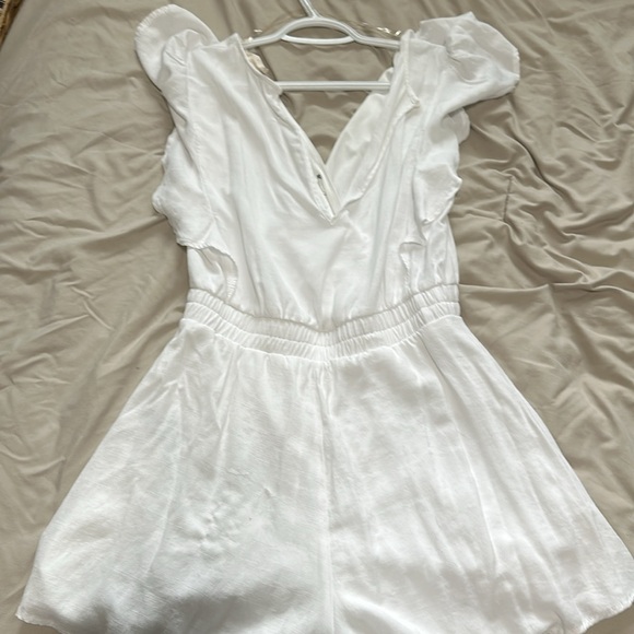 White romper - Picture 3 of 4
